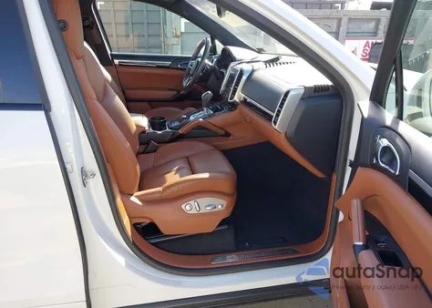 2017 Porsche Cayenne Platinum Edition из США, поврежденный, VIN WP1AA2A29HKA89482